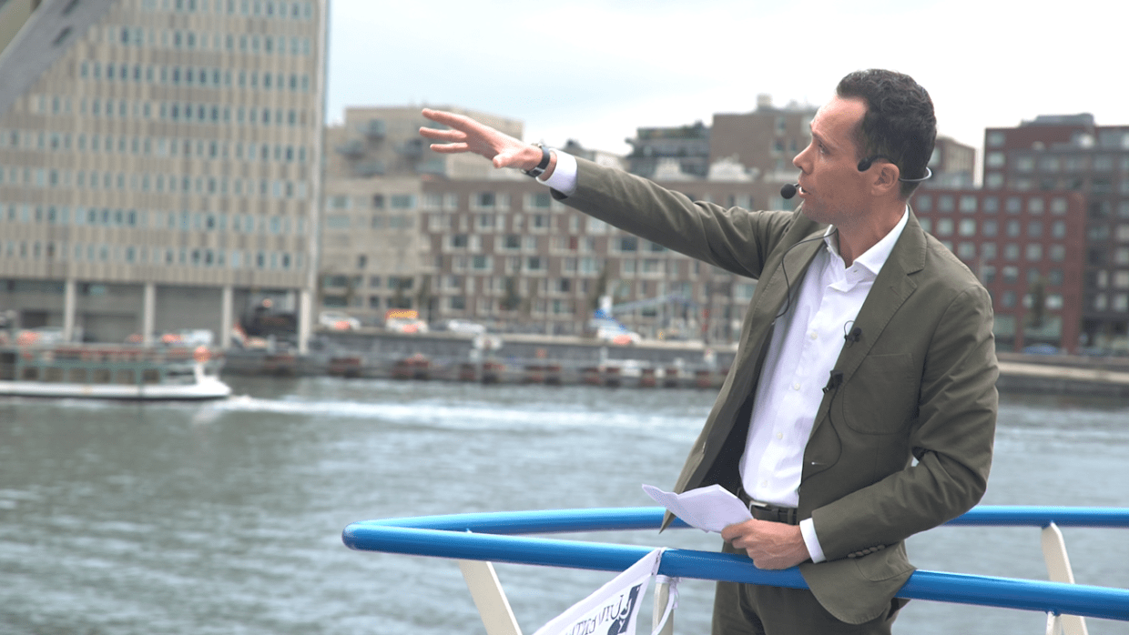 UvA-docenten en -hoogleraren gaan uit protest buiten colleges geven